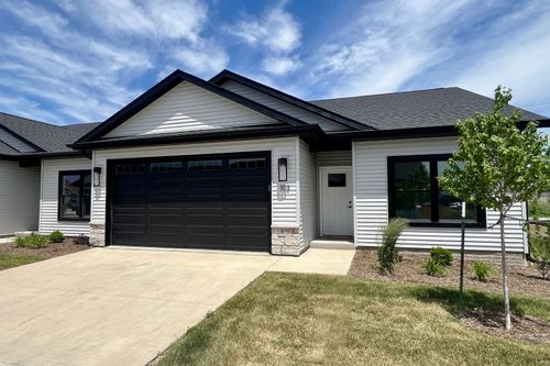 103-1875 Redbud Cir, Eldridge, IA, 52748-9734 | Card Image