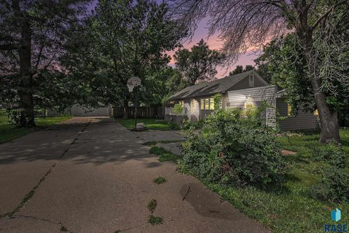 3131 N Jessica Ave, Sioux Falls, SD, 57104-5439 | Card Image