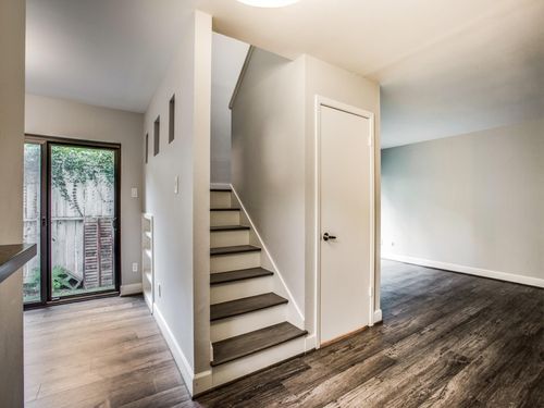 e-1300 Fairview Ave, Houston, TX, 77006-1886 | Card Image