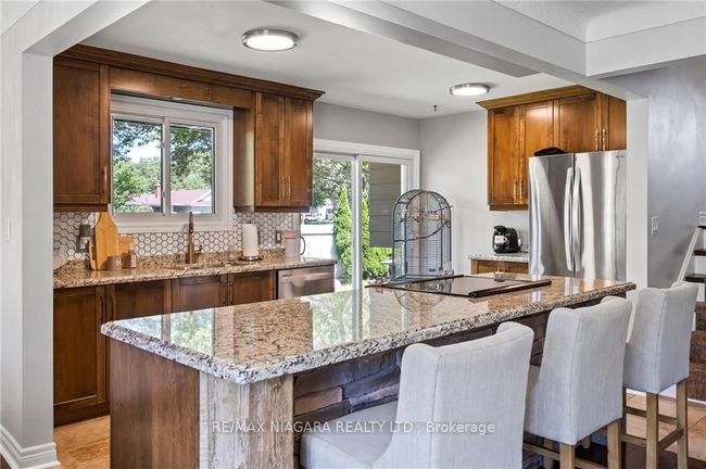 7067 Dirdene St, House other with 3 bedrooms, 2 bathrooms and 2 parking in Niagara Falls ON | Image 7