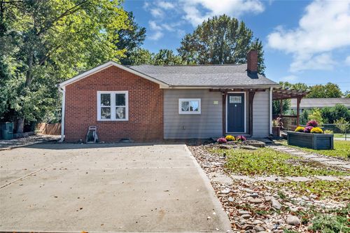 1111 E Park Dr, Gastonia, NC, 28054-4626 | Card Image