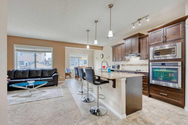 1151 Kings Heights Way Se, Home with 3 bedrooms, 3 bathrooms and 4 parking in Airdrie AB | Image 3