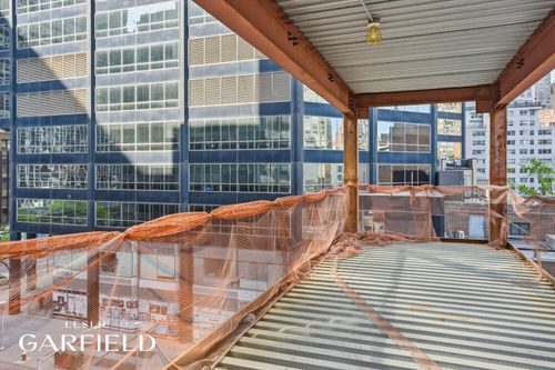 210 E 52nd St, New York, NY, 10022-6201 | Card Image