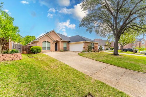 2231 Templeton Dr, Arlington, TX, 76006-5769 | Card Image
