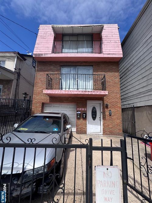 308 5th St, Union City, NJ, 07087-4015 | Card Image