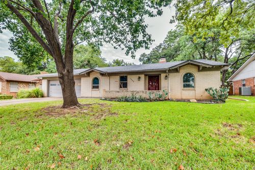 1332 W Redbud Dr, Hurst, TX, 76053-6123 | Card Image