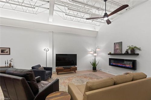 unit-102-215 Jefferson Ave, West Jefferson, NC, 28694-9805 | Card Image