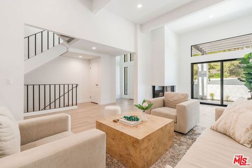 1564 Michael Ln, Pacific Palisades, CA, 90272-2023 | Card Image