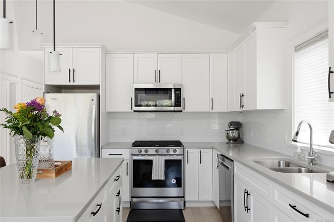 294 Edgewood Cres, House other with 4 bedrooms, 3 bathrooms and 2 parking in Duncan BC | Image 4