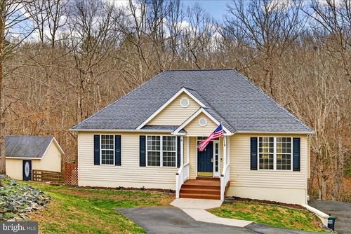 18 Chickasaw Pl, PALMYRA, VA, 22963-3162 | Card Image