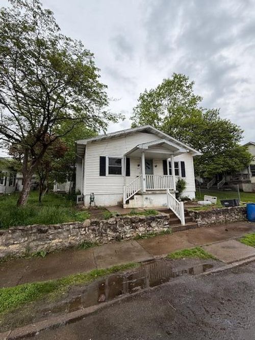 64 Spring St, Glouster, OH, 45732-1153 | Card Image