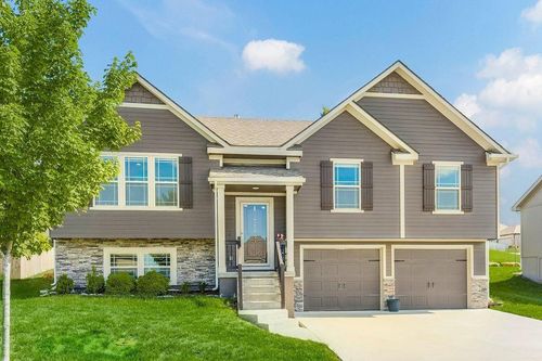 803 Sw Apple Grove Ct, Grain Valley, MO, 64029-7863 | Card Image