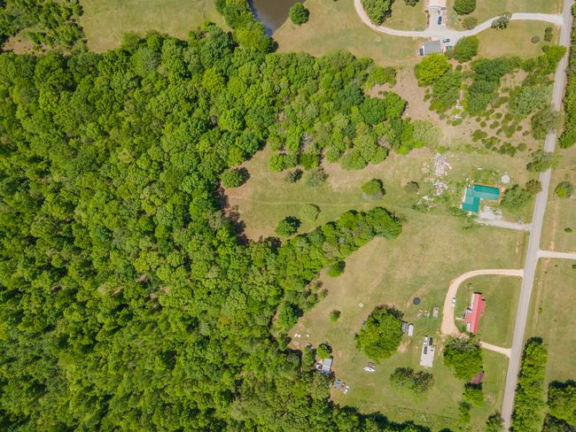 2724 She Boss Rd, House other with 2 bedrooms, 2 bathrooms and 4 parking in Duck River TN | Image 19