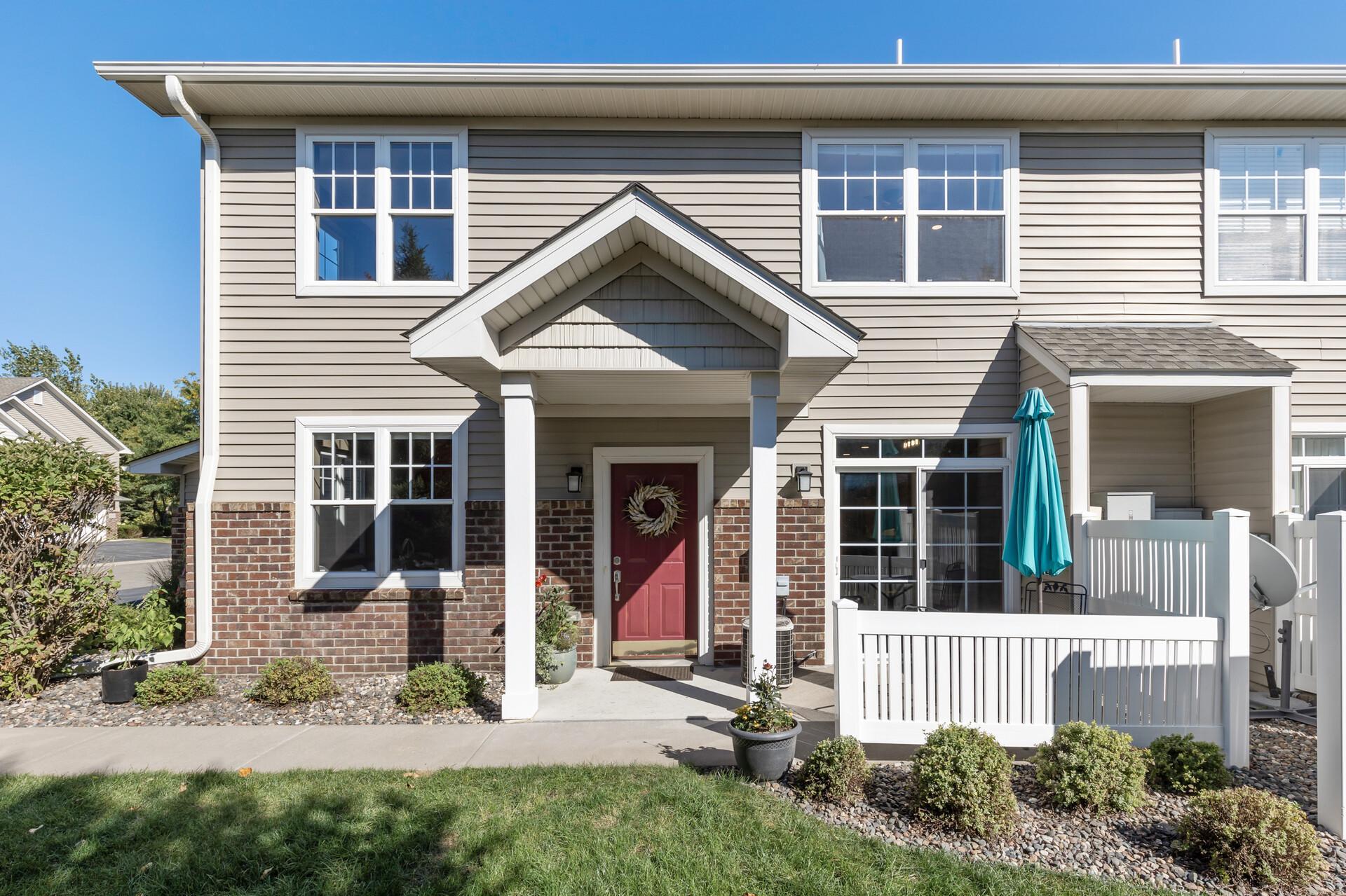 Kensfield Trl, Lakeville, MN 55044