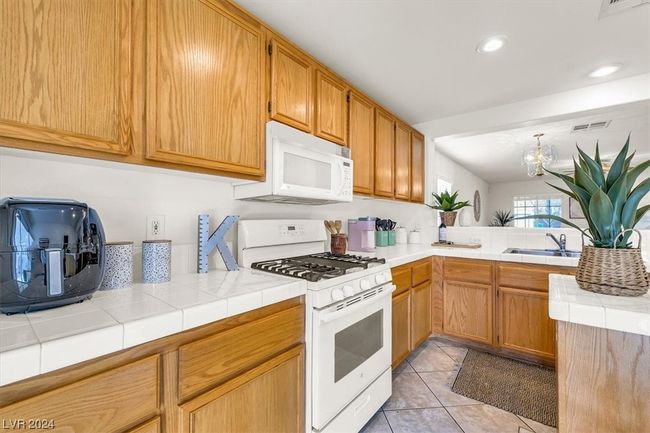 5017 Ropers Rock Ct, House other with 3 bedrooms, 2 bathrooms and null parking in Las Vegas NV | Image 10