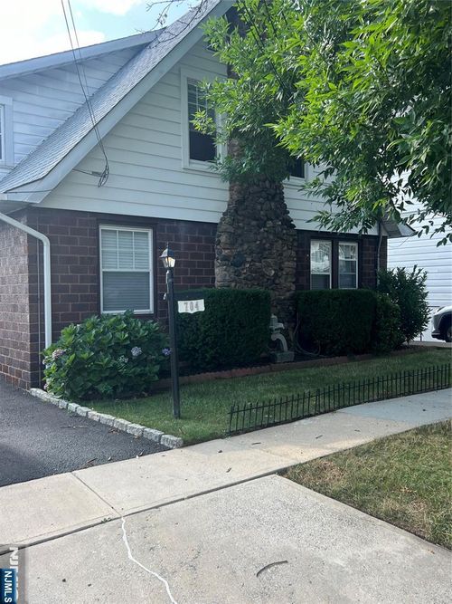 704 3rd St, Lyndhurst, NJ, 07071-2814 | Card Image