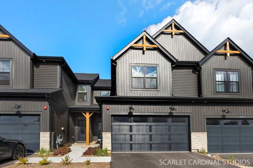 8490 Cornelia Ln, Woodridge, IL, 60517-3086 | Card Image