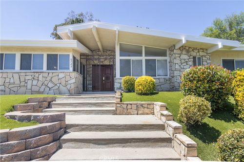 5725 El Canon Ave, Woodland Hills, CA, 91367-3916 | Card Image