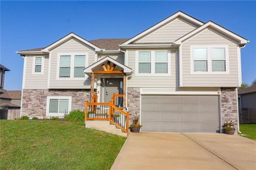 1805 Nw Nicholas Dr, Grain Valley, MO, 64029-9645 | Card Image