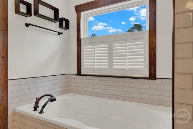 Primary Bathroom | Image 19