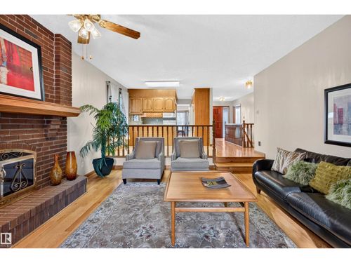 7 Langholm Dr, St Albert, AB, T8N3M7 | Card Image