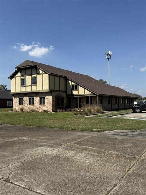 2025 Oak Park Blvd, Lake Charles, LA, 70601-7827 | Card Image