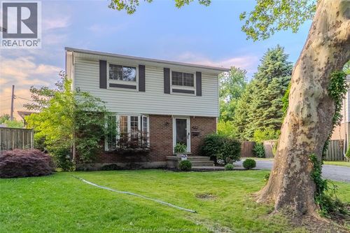 3536 Wolfe Crt, Windsor, ON, N9C1X2 | Card Image