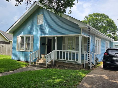 518 Bowie St, Liberty, TX, 77575-4604 | Card Image