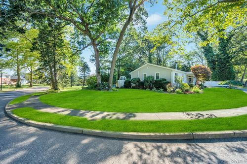 5 Frostfield Pl, Huntingtn Sta, NY, 11747-1608 | Card Image