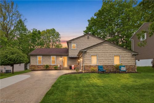 488 Woodlake Dr, Medina, OH, 44256-2940 | Card Image