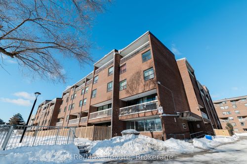 204-4060 Lawrence Ave E, Scarborough, ON, M1E4V4 | Card Image