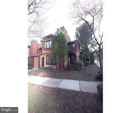 24 Riverbend Dr, North Brunswick, NJ, 08902-1158 | Card Image