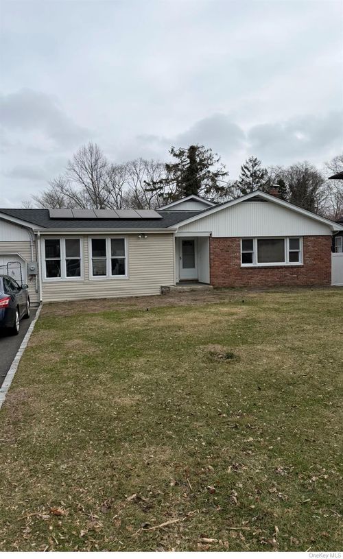 21 Chateau Dr, Oakdale, NY, 11769-1105 | Card Image