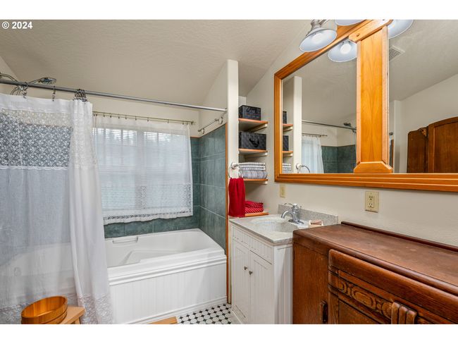 1650 Leatherwood Dr, House other with 3 bedrooms, 3 bathrooms and 1 parking in Eugene OR | Image 22