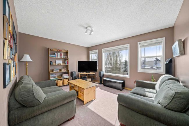 63 Hidden Ranch Close Nw, Home with 3 bedrooms, 2 bathrooms and 4 parking in Calgary AB | Image 19