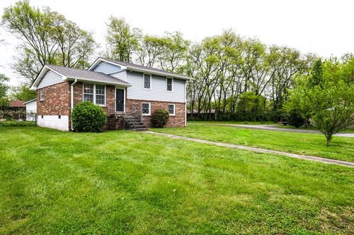 133 Cline Ave, Hendersonville, TN, 37075-3213 | Card Image