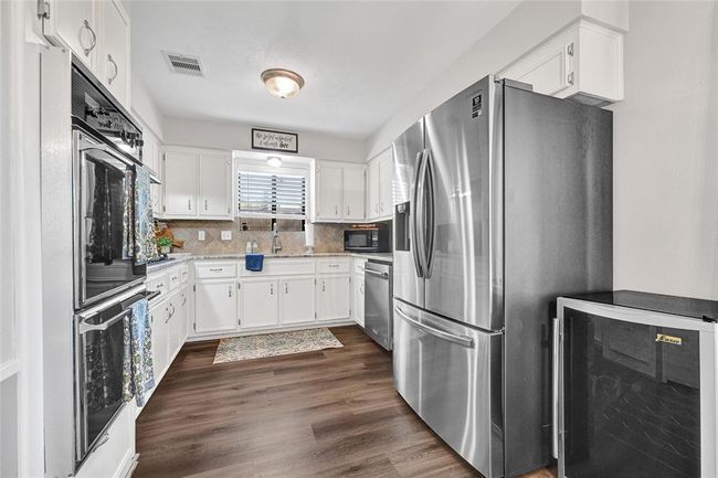 2703 Shady Creek Dr, House other with 3 bedrooms, 2 bathrooms and 2 parking in Pearland TX | Image 14