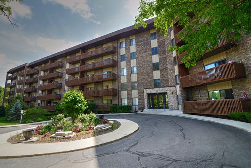 apt-310-120 Lakeview Dr, Bloomingdale, IL, 60108-1141 | Card Image