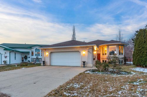 2711 46 Avenue Close, Lloydminster, SK, S9V1X2 | Card Image