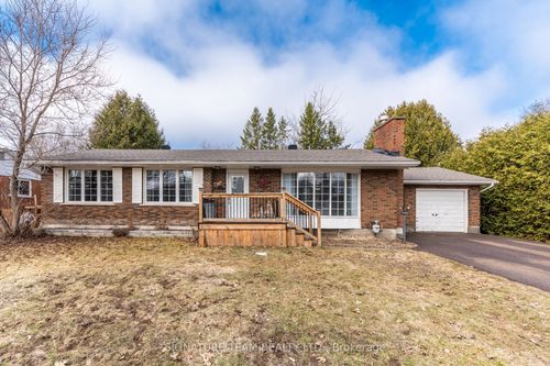 7 Mary St, Petawawa, ON, K8H1R6 | Card Image