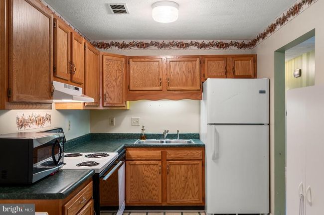 65 Hailey Ln, Home with 2 bedrooms, 2 bathrooms and null parking in STRASBURG VA | Image 5