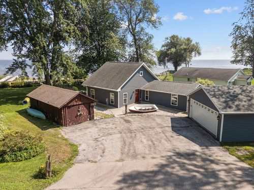 1938 Cottage Road, LITTLE SUAMICO, WI, 54141 | Card Image