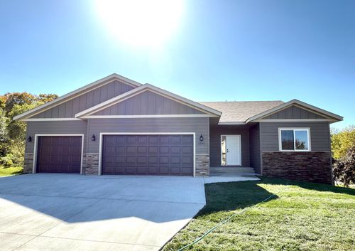 2804 Oak Lawn Dr, Northfield, MN, 55057-3437 | Card Image