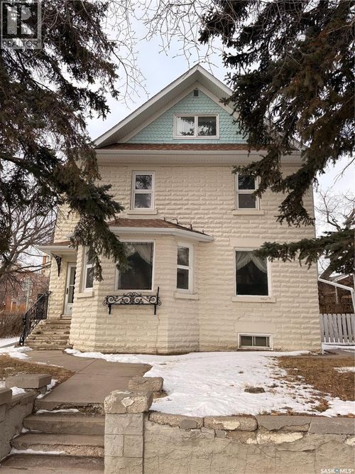 1102 Grafton Ave, Moose Jaw, SK, S6H3S5 | Card Image