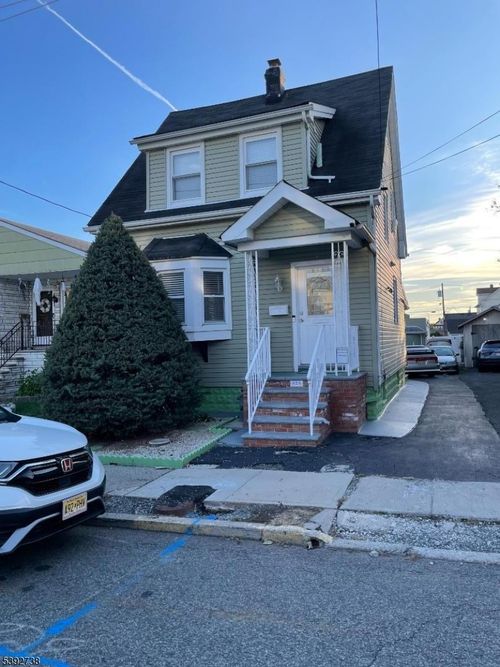 828 Allen St, Linden, NJ, 07036-1301 | Card Image