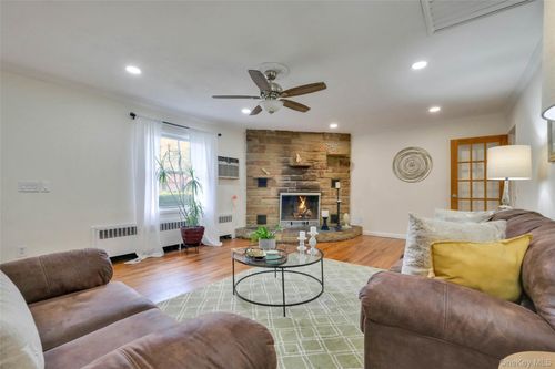 23 Portland Way, Wheatley Heights, NY, 11798-1427 | Card Image