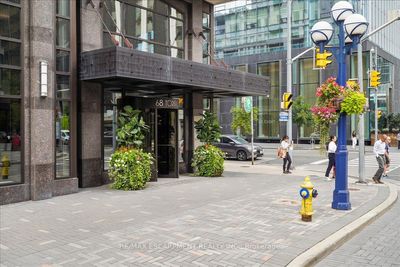 304 - 68 Yorkville Ave, Condo with 2 bedrooms, 3 bathrooms and 140 parking in Toronto ON | Image 2