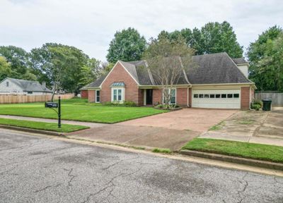 569 Autumn Run Ln, House other with 3 bedrooms, 2 bathrooms and null parking in Collierville TN | Image 2