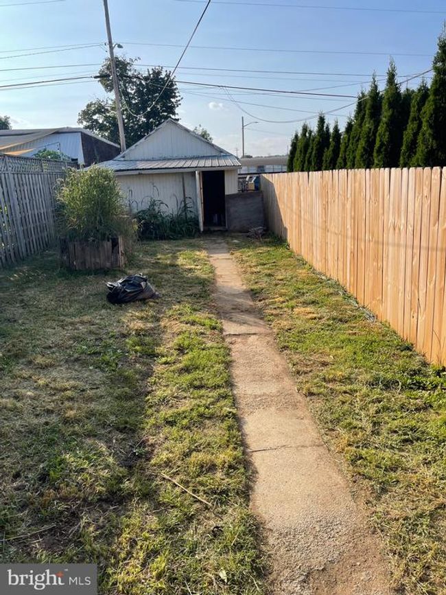 335 W Walnut St, Townhouse with 5 bedrooms, 2 bathrooms and null parking in Kutztown PA | Image 25