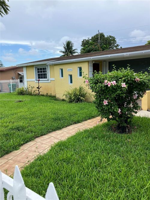 20950 N Miami Ave, Miami Gardens, FL, 33169-2250 | Card Image